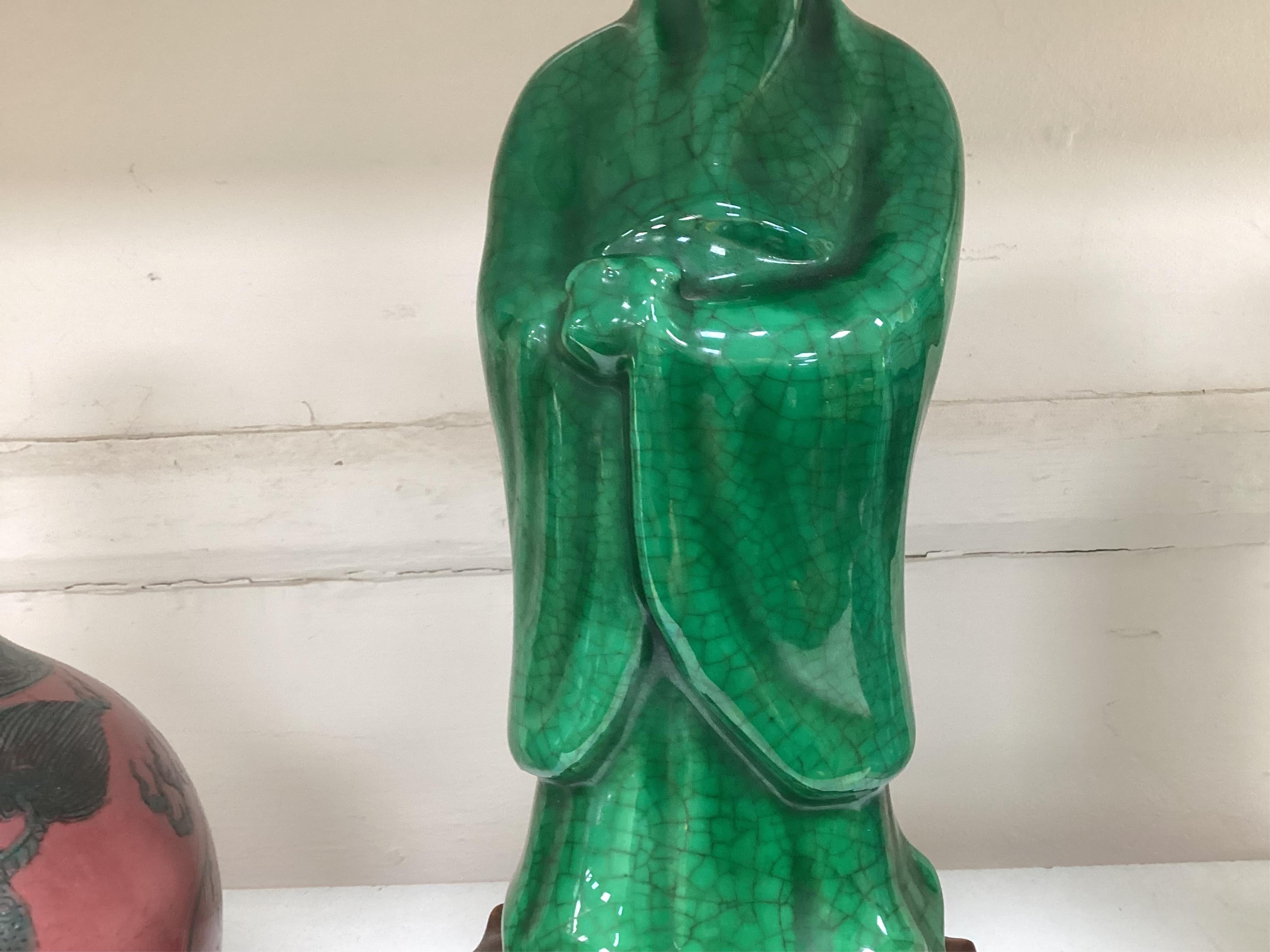 A Chinese green crackle-glazed figure of Shouxing, 18th/19th century